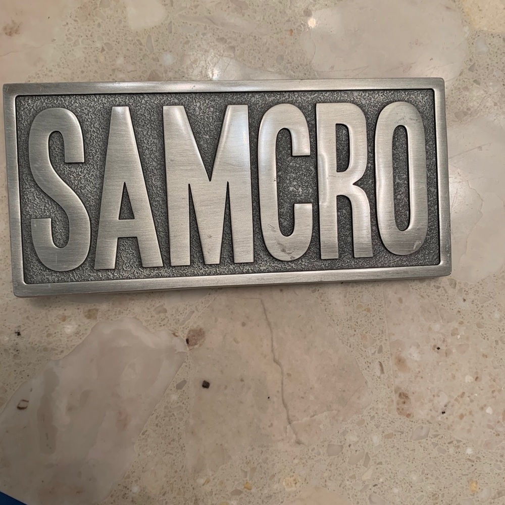 Men’s Sons of Anarchy “SAMCRO” belt buckle.